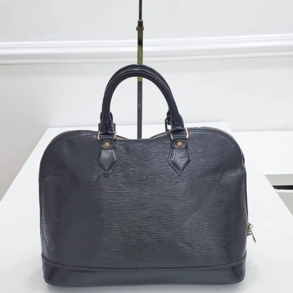 Elegant Black Leather Handbag